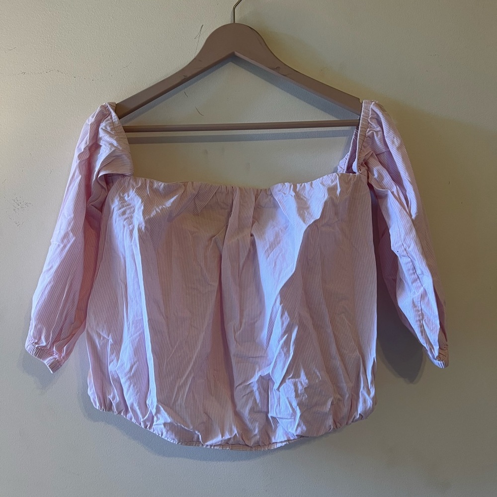Strapless pink top with semidetached sleeves